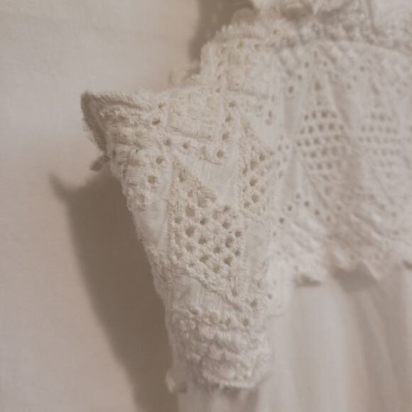 Old Navy Women’s Ivory/White Eyelet Camisole Top Size S Wide Straps Smocked Bust - Picture 4 of 10